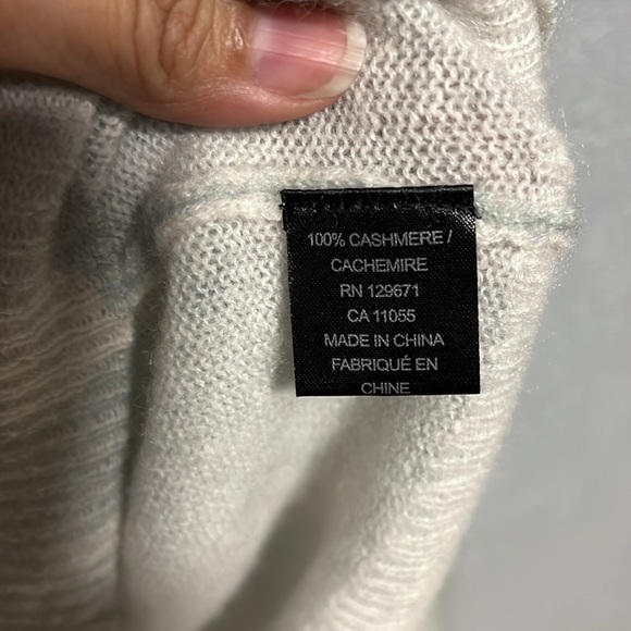 360 Cashmere 100% Cashmere Vneck Sweater Large - Picture 7 of 7